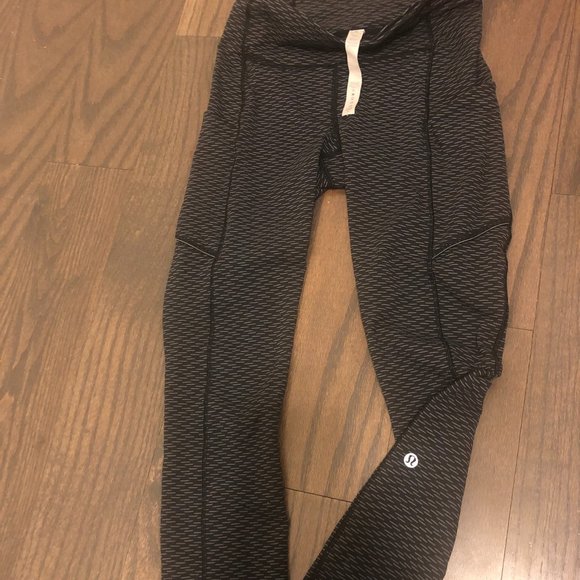 Limited Edition Lulu lemon Leggings size 4 - Picture 1 of 5